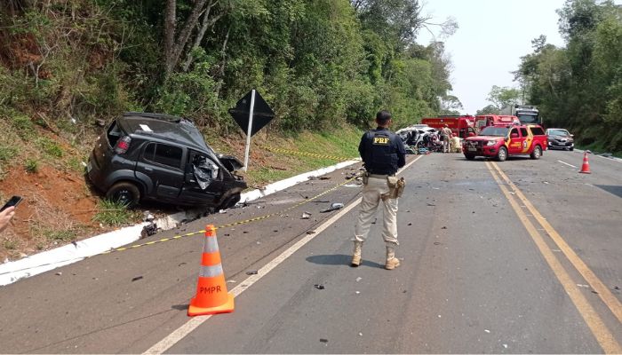 Laranjeiras - Motorista morre após colisão frontal com carreta-cegonha na BR 277